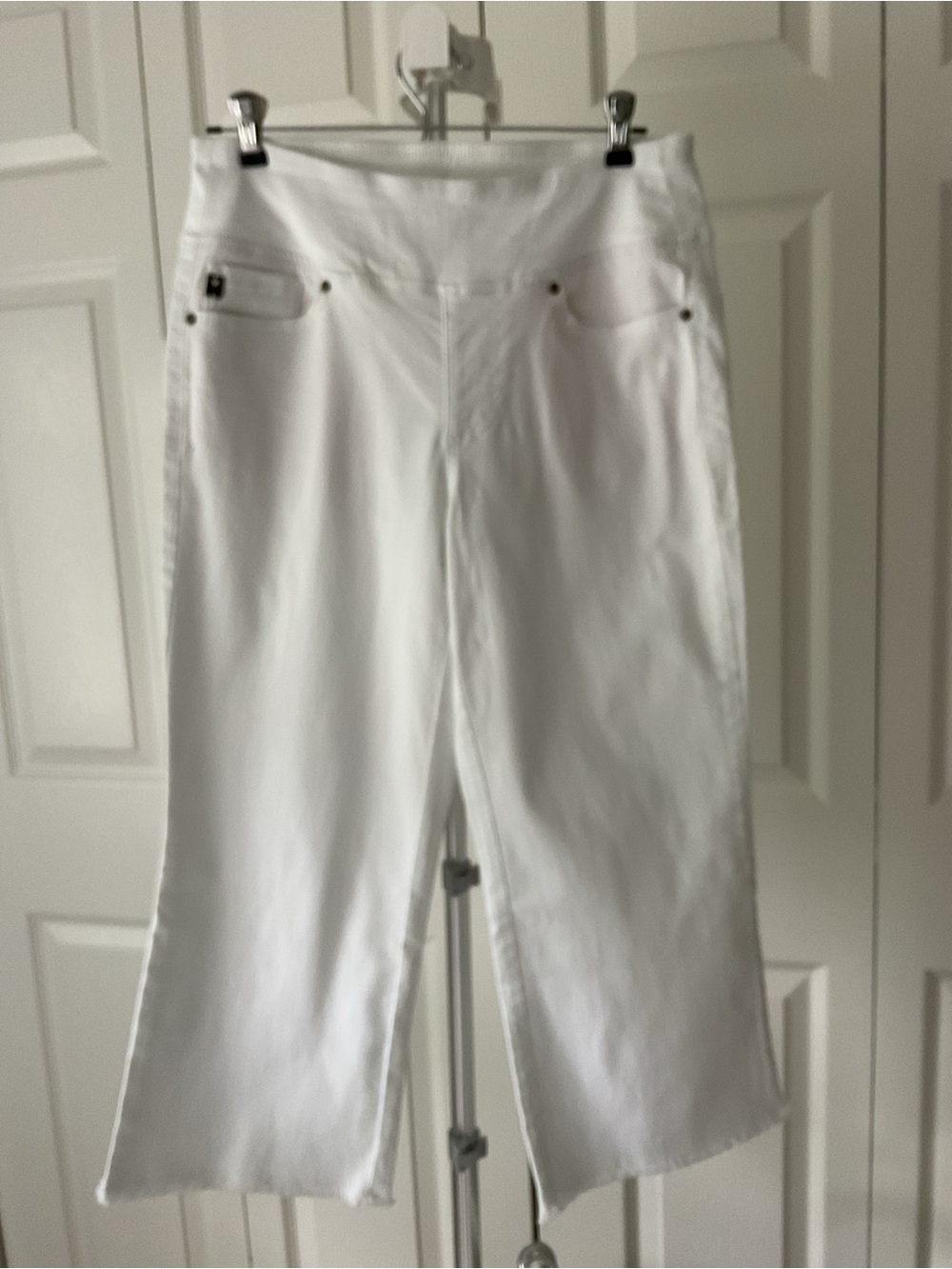 Kim Gravel Cropped Wide-Leg White Jeans